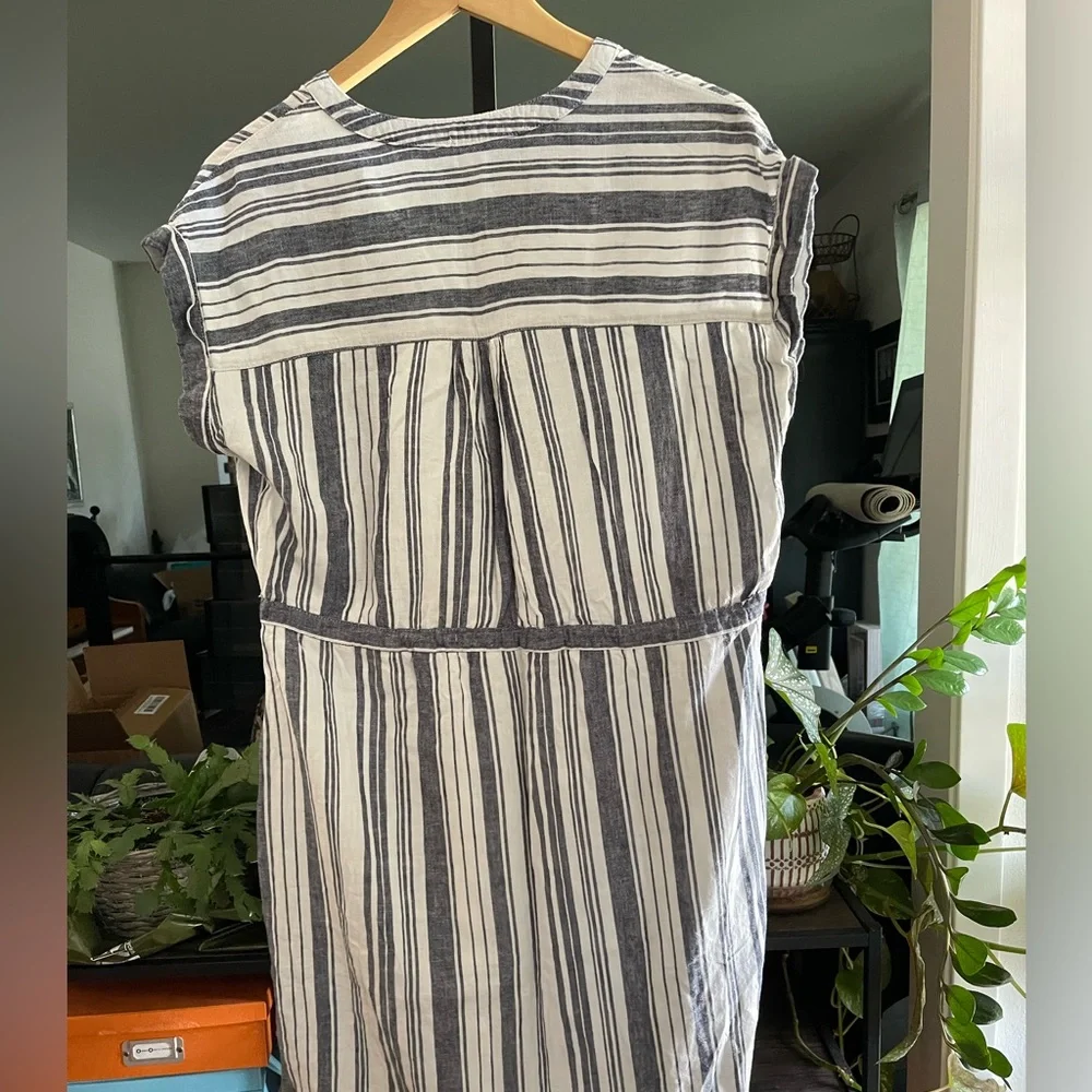Linen blend dress - Picture 2 of 7